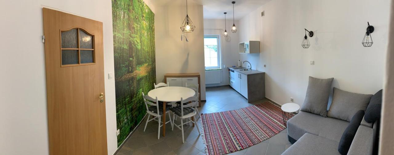 Apartamenty Stacja เรชเชล ภายนอก รูปภาพ